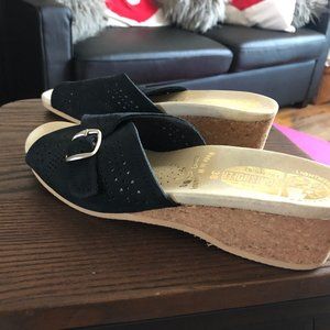BLACK WEDGE SANDALS